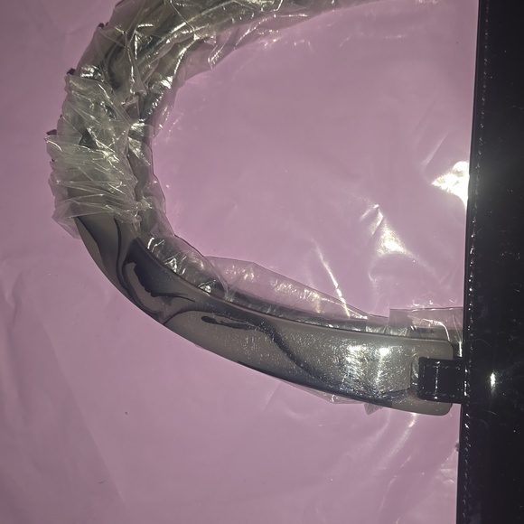 NWOT NEIMAN MARCUS black vinyl patent purse - Picture 2 of 5